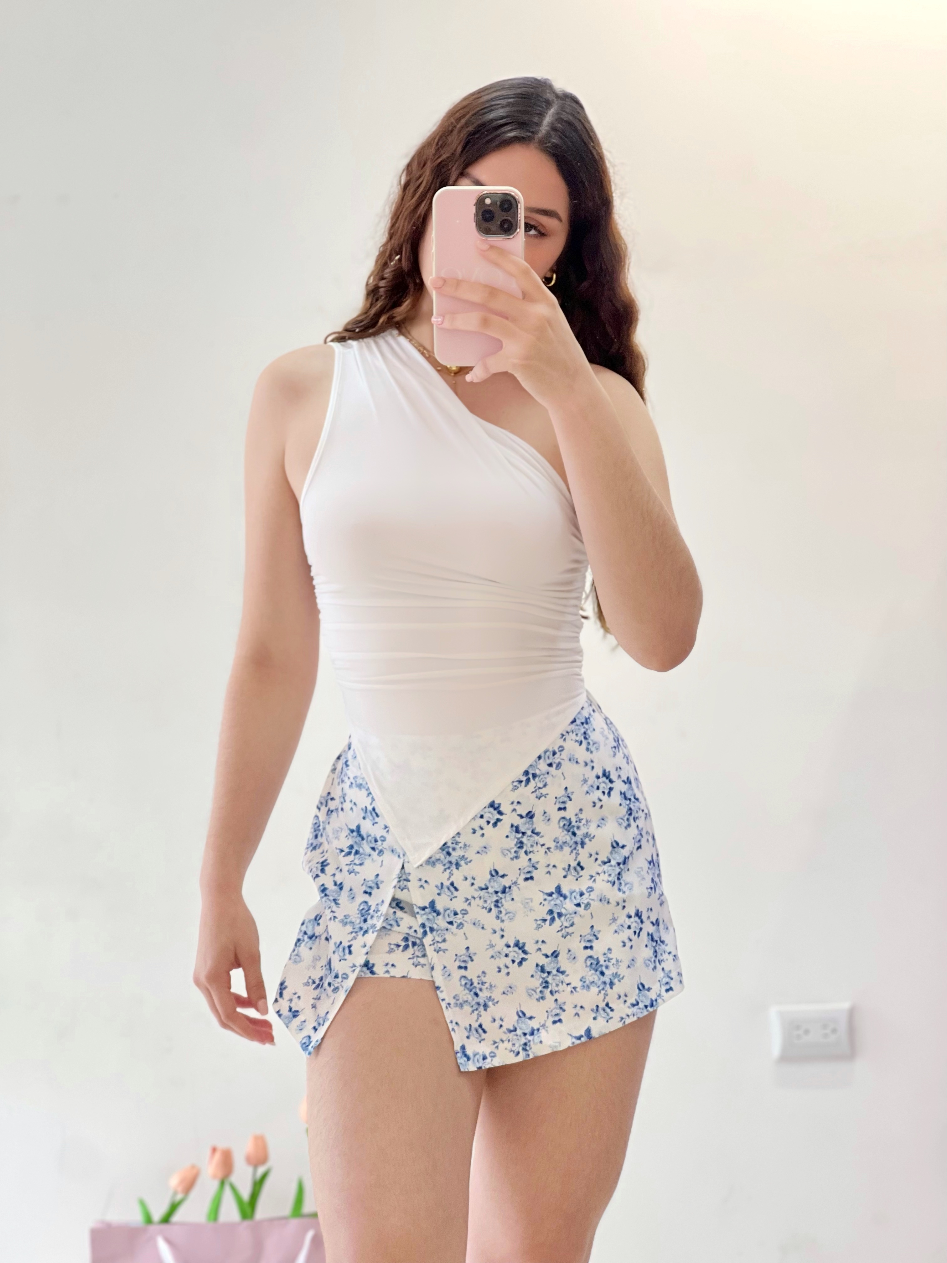 Blusa de un hombro con pico - Blanco